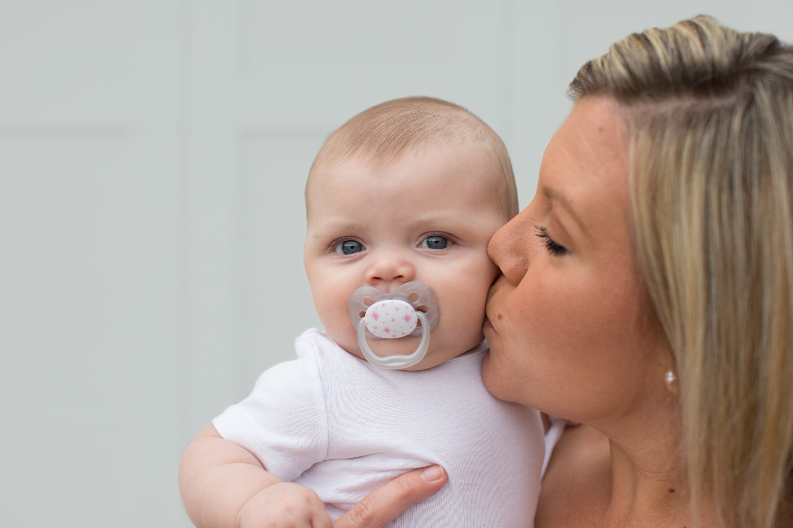 Lifestyle_Advantage_Pacifier_Stage_1_Pink_O16A3869 (1)