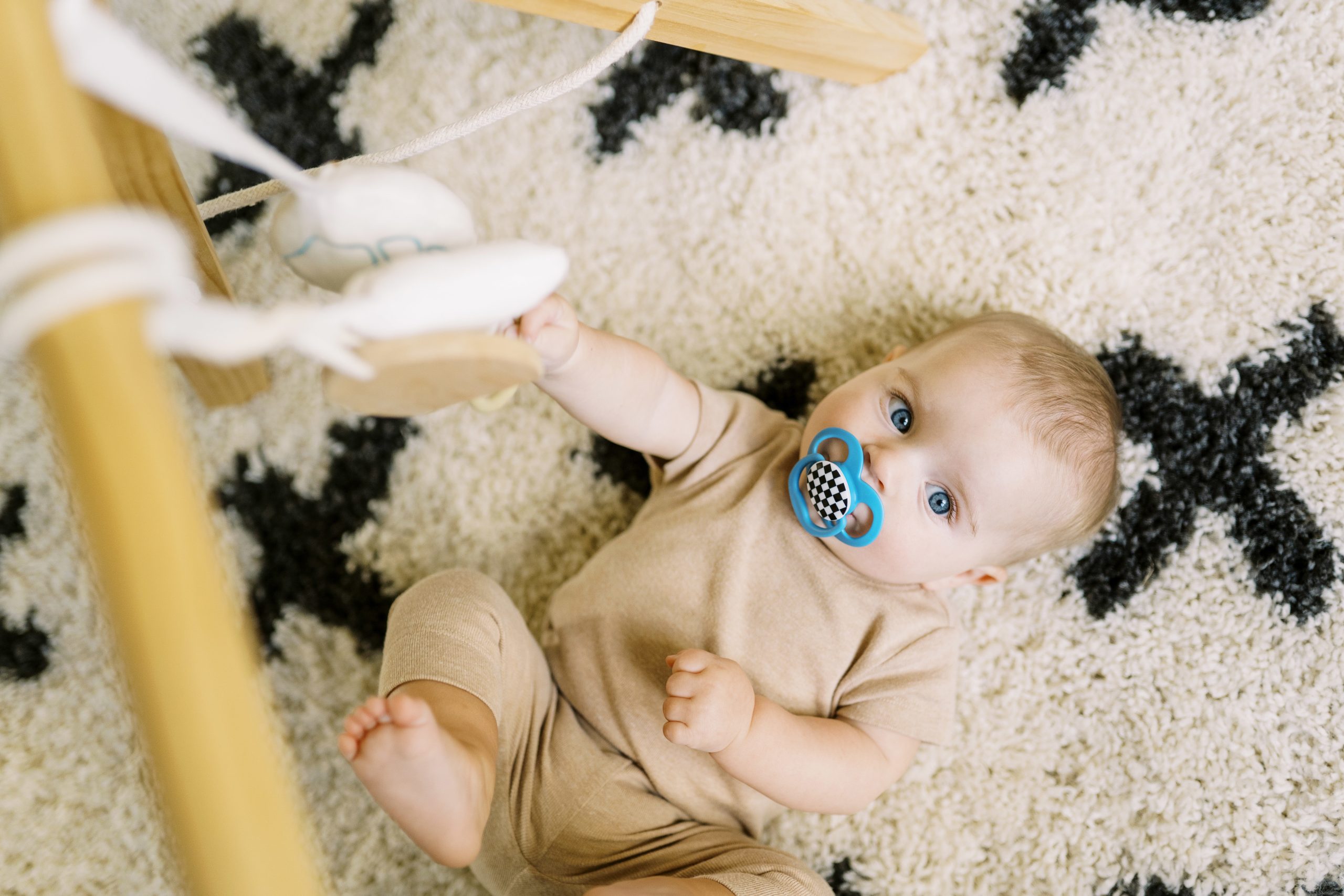 Lifestyle_Advantage_Pacifier_Stage_2_blue_checkers_4