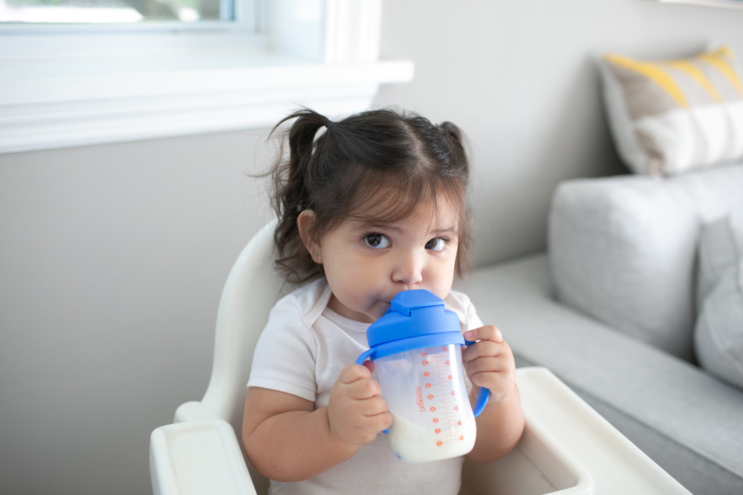 Lifestyle_Babys_First_Straw_Cup_9oz_270ml_Blue_Bear_Boat_2