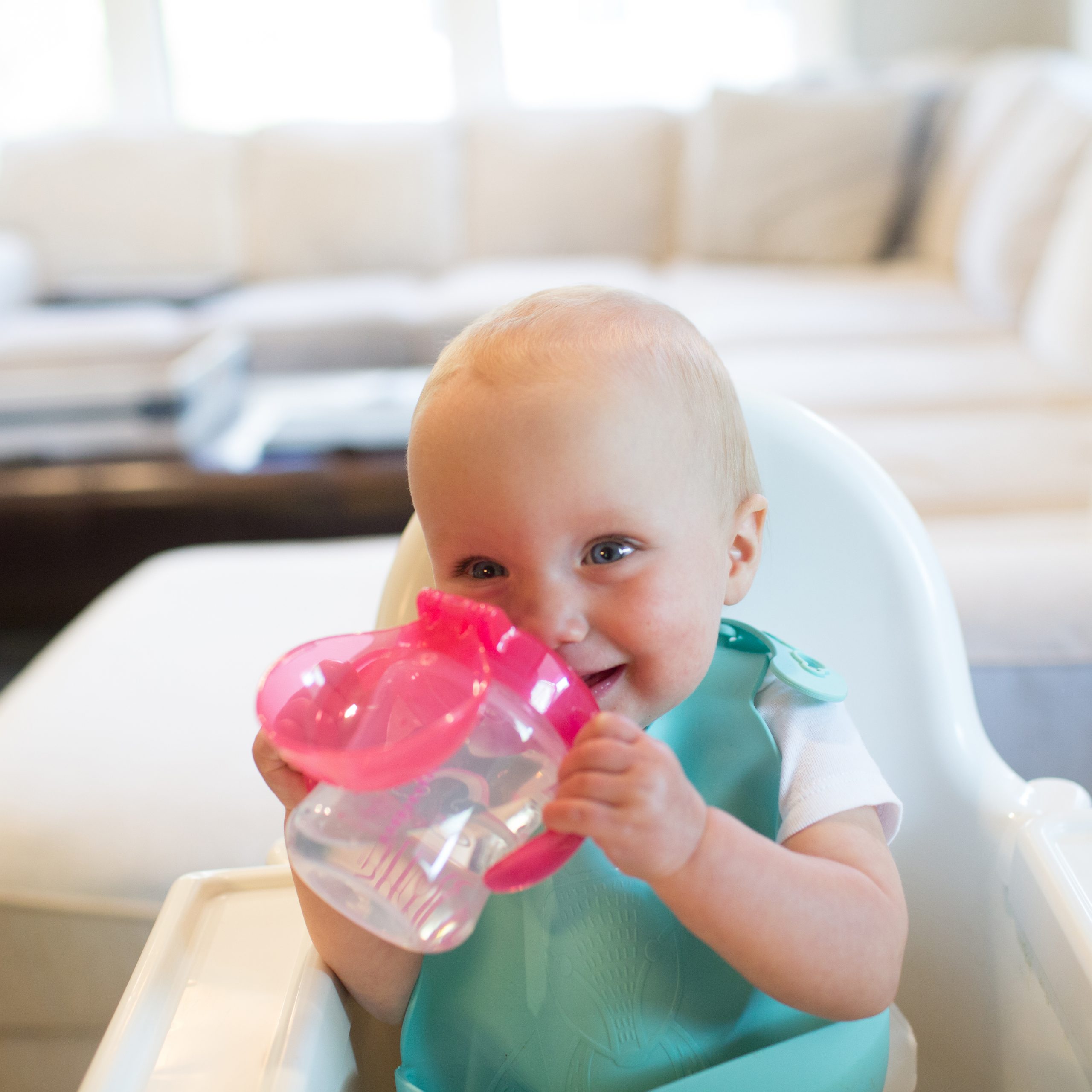 Lifestyle_Soft-Spout_Transition_Cup_6oz_180ml_Pink_O16A0988 (1)