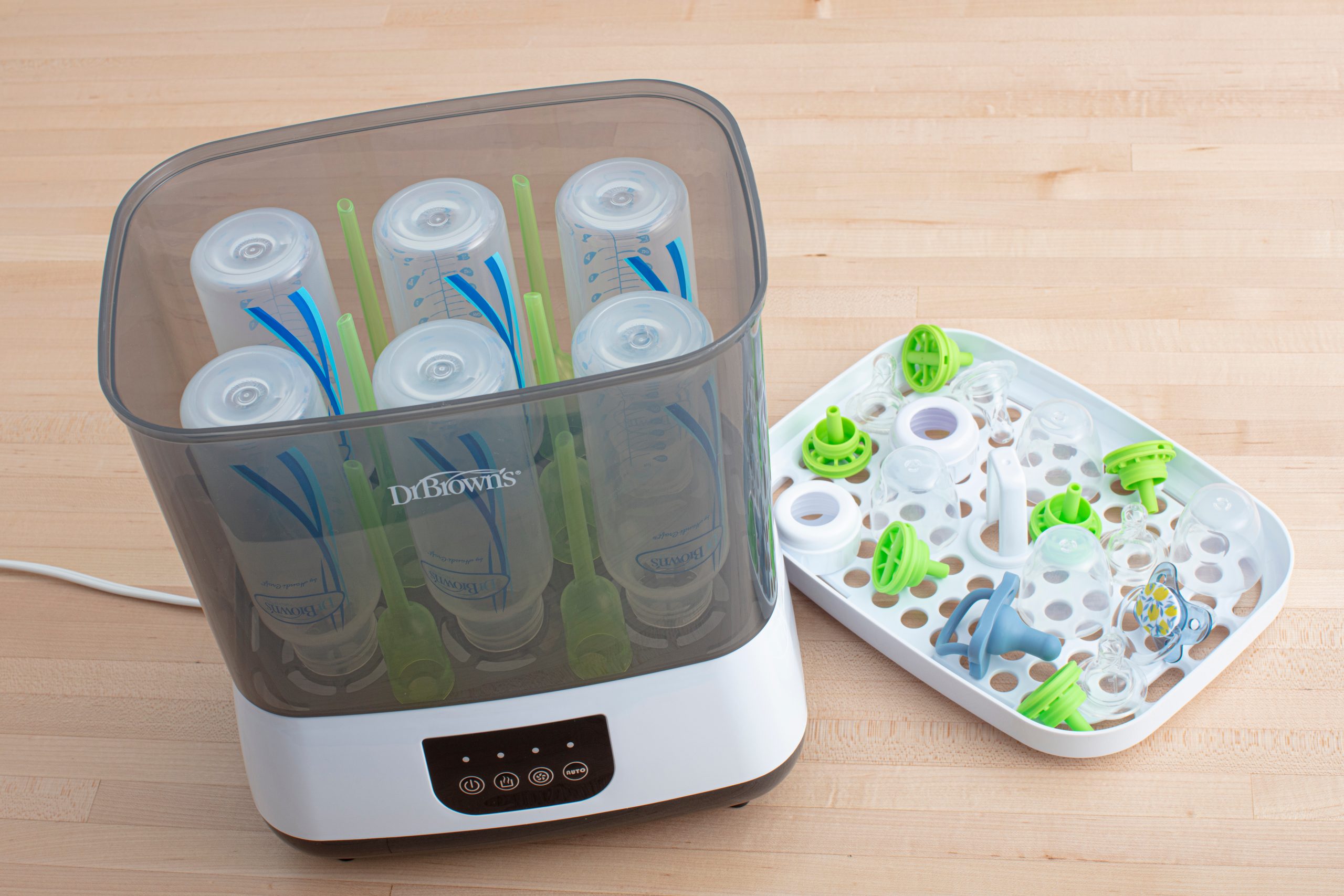 Lifestyle_Bottle_Sterilizer_and_Dryer_with_Narrow_bottles_and_Accessory_tray_1