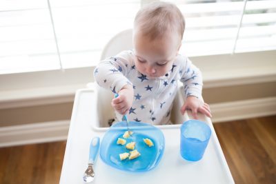 Lifestyle_Soft-Grip_Spoon_Fork_Plate_Toddler_Tumbler_O16A7756-1