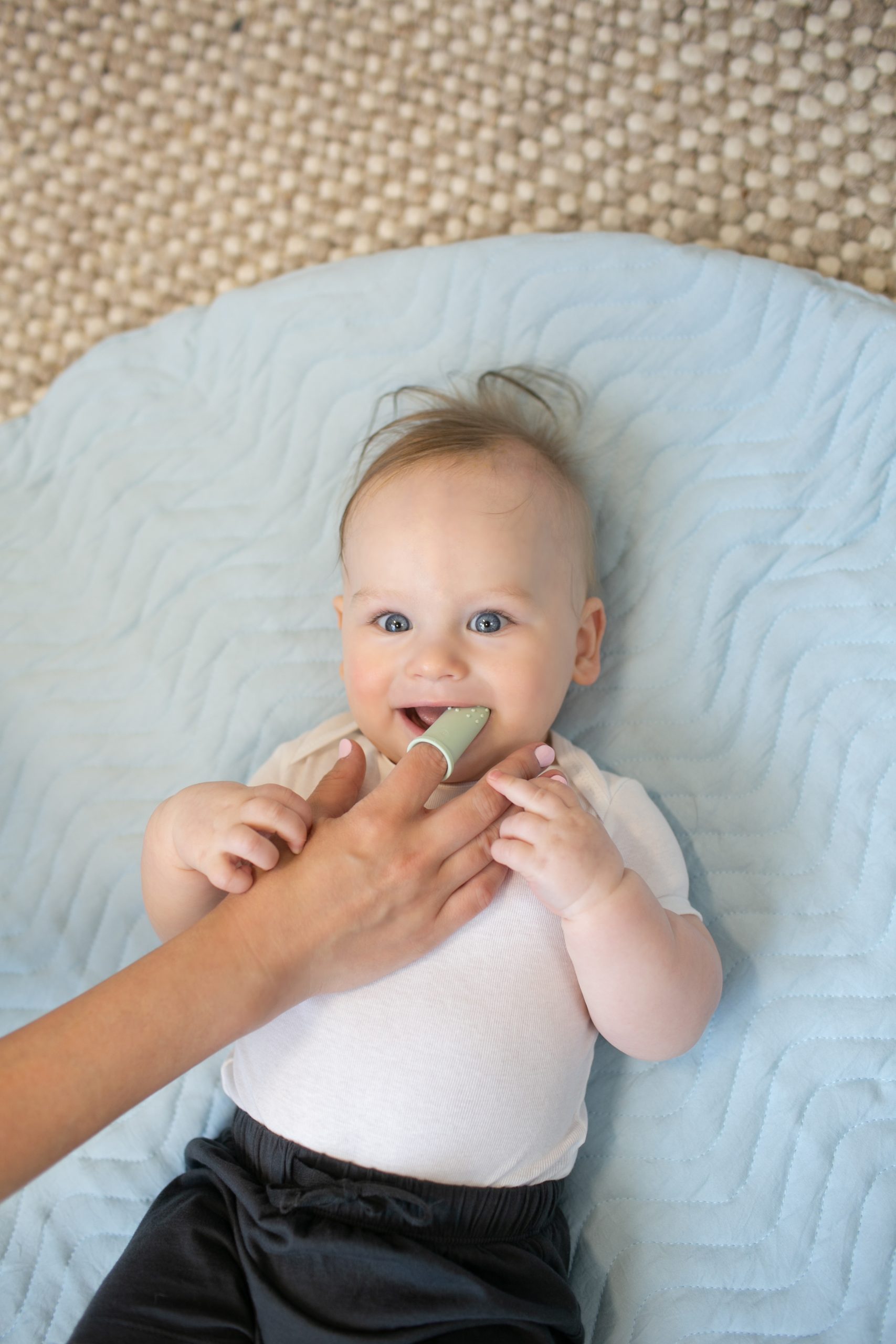 Lifestyle_Silicone_finger_toothbrush_green_3